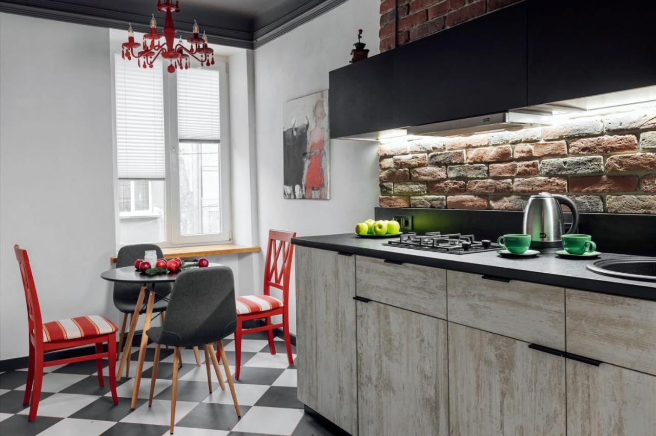 Apartment On Hnatiuka With Parking Lviv Bagian luar foto