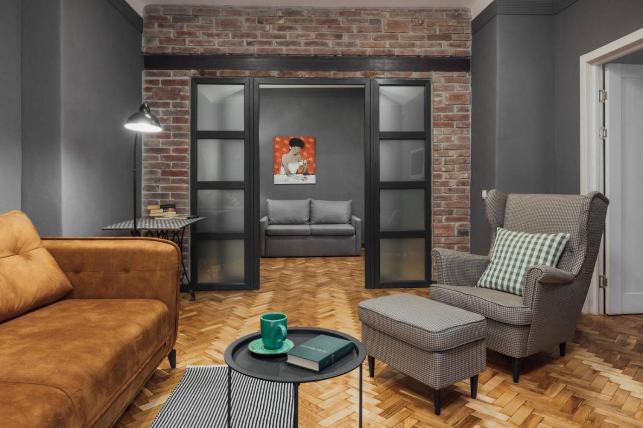 Apartment On Hnatiuka With Parking Lviv Bagian luar foto