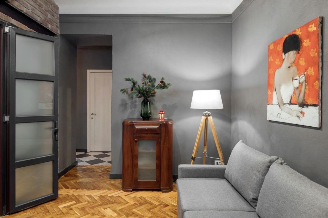Apartment On Hnatiuka With Parking Lviv Bagian luar foto
