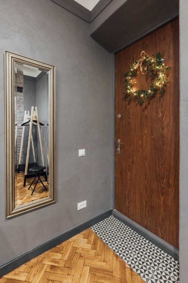 Apartment On Hnatiuka With Parking Lviv Bagian luar foto